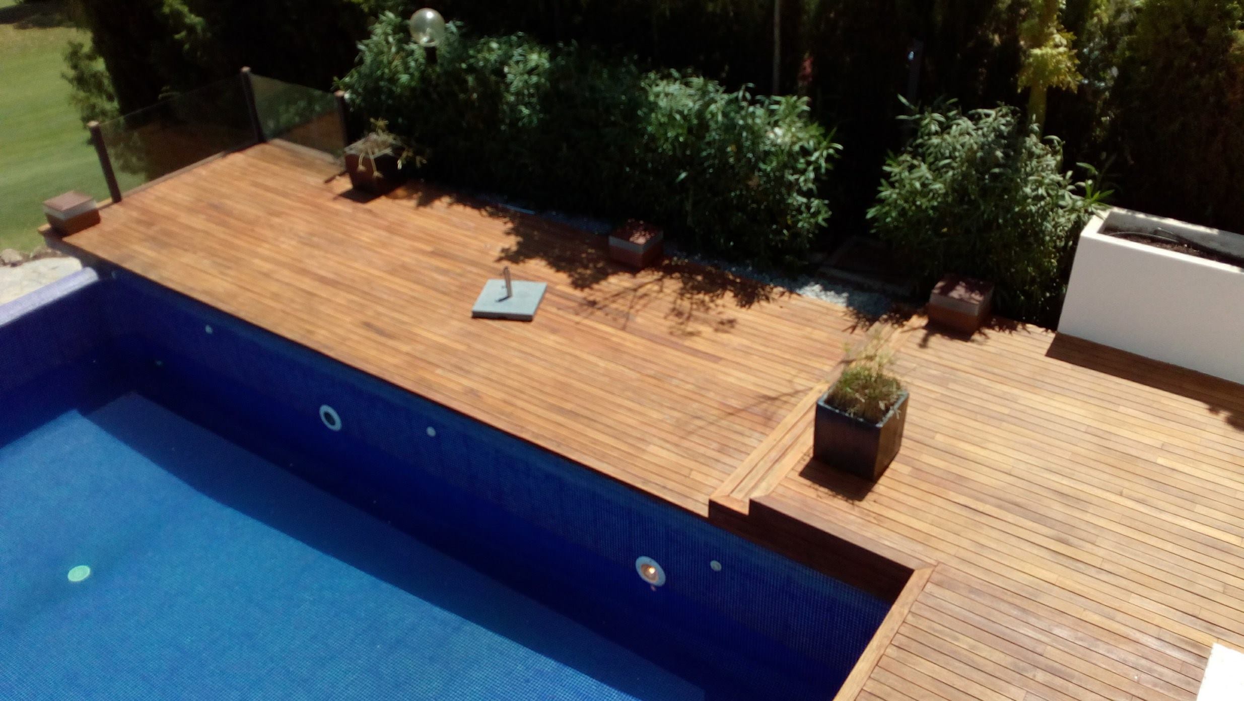 terraza con instacion de suelo de madera